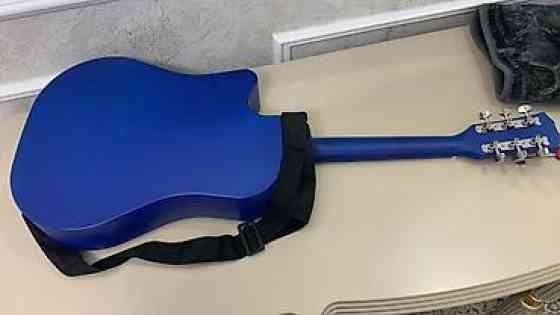 Акустическая гитара 6‑струнная, корпус формата дредноут. Цвет — Бишкек