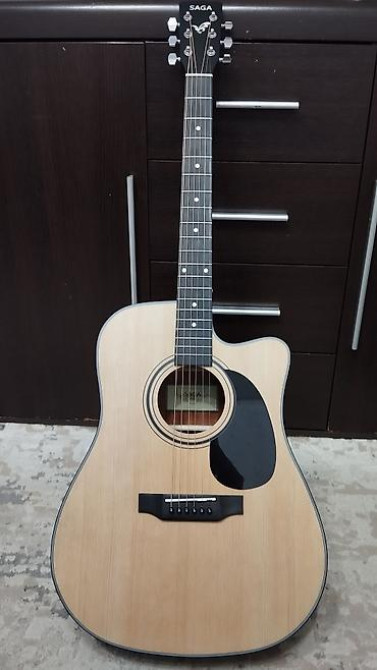 SAGA SF600C — это акустическая гитара формата Dreadnought (41