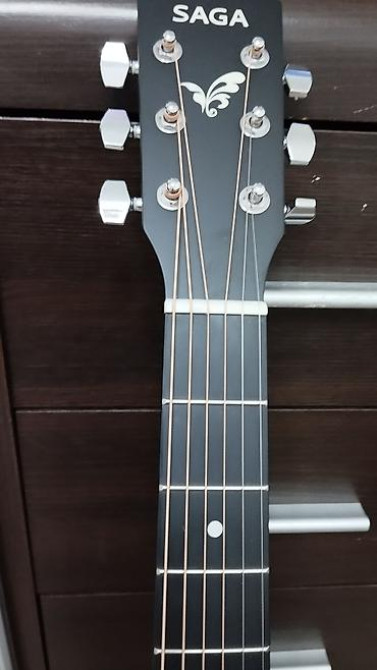 SAGA SF600C — это акустическая гитара формата Dreadnought (41