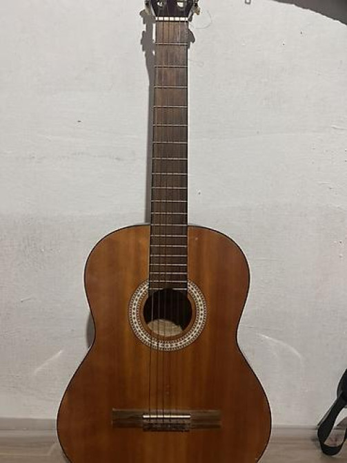 Классическая акустическая гитара В хорошем состоянии звучит очень Бишкек - изображение 1