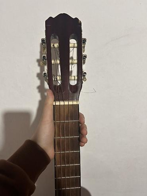 Классическая акустическая гитара В хорошем состоянии звучит очень Бишкек - изображение 3