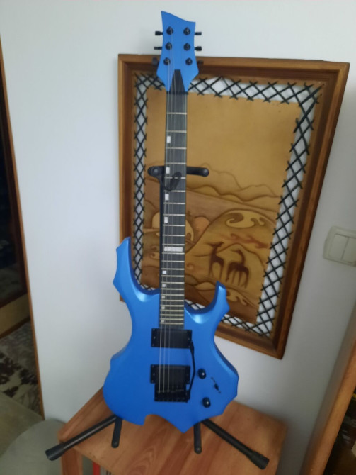 Электрогитара НОВАЯ !!! с модерновым дизайном типа "Warlock", НН Бишкек - изображение 1