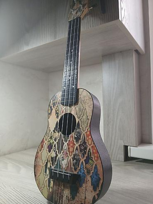 Укулеле сопрано б/у, отдам за 4000 тысячи, чехол идёт в комплекте Бишкек - изображение 2