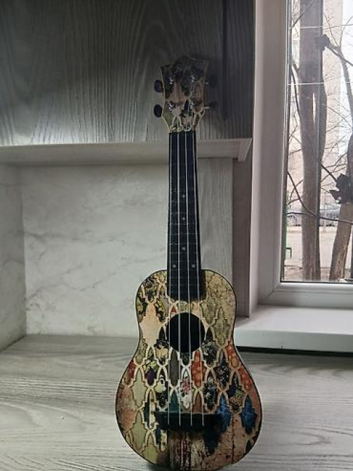 Укулеле сопрано б/у, отдам за 4000 тысячи, чехол идёт в комплекте Бишкек - изображение 1