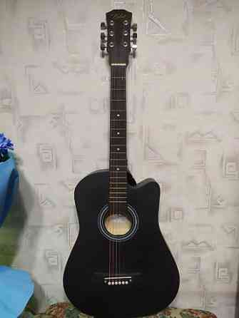 Продаю акустическую гитару 