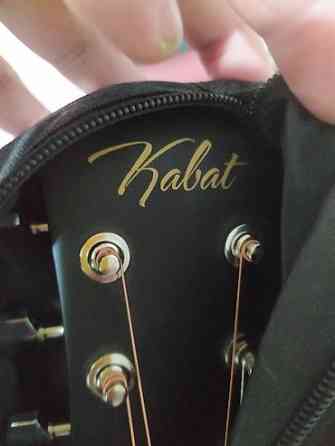 Продаю акустическую гитару 