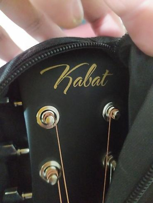 Продаю акустическую гитару 