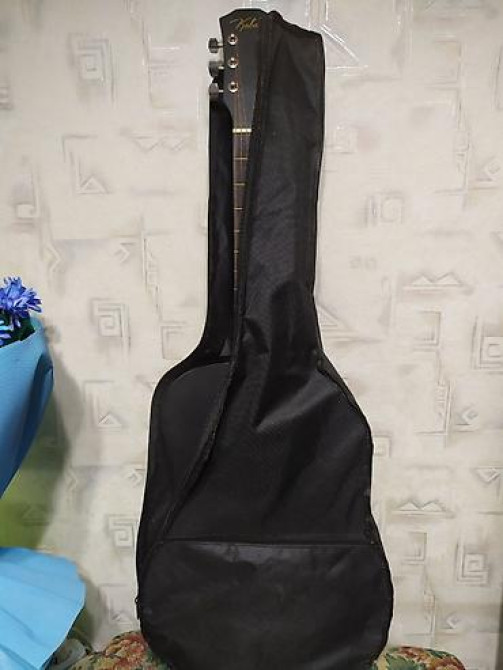 Продаю акустическую гитару 