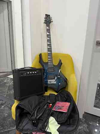 Электрогитара в комплекте с комбоусилителем 20ват, струны, плотный Бишкек