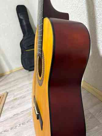 Продаются классическая гитара с чехлом.В идеальном состоянии Бишкек