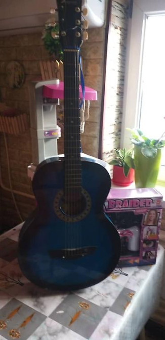 Продаю гитару. Цена договорная.Состояние отличное Бишкек - изображение 2