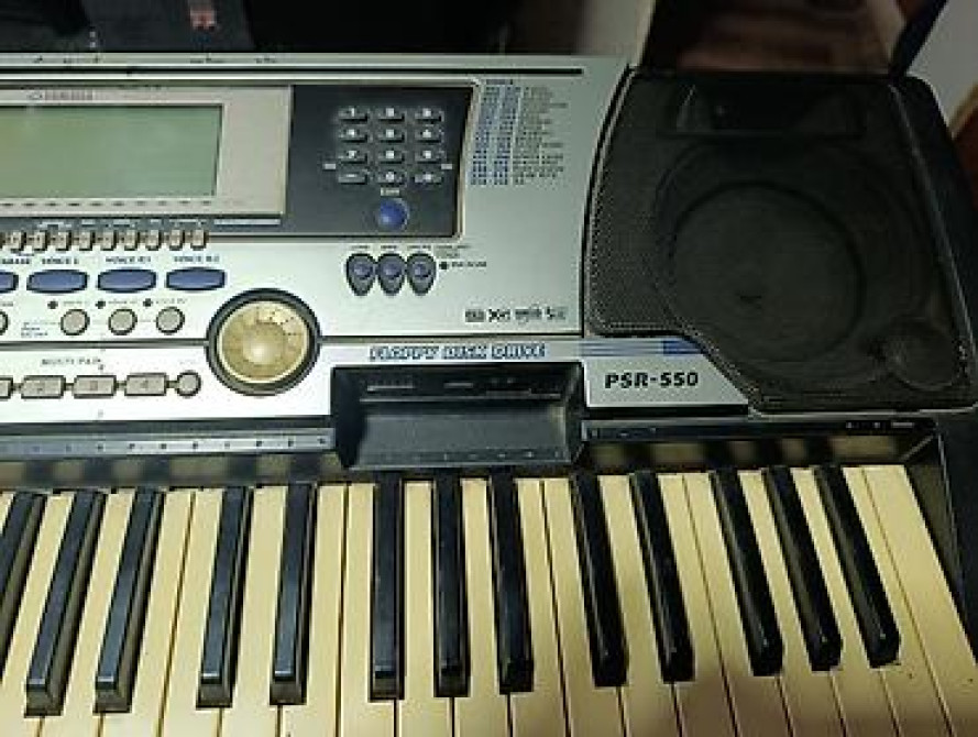 Синтезатор-аранжировщик Yamaha PSR-550 - 61 полноразмерная клавиша - Бишкек - изображение 1