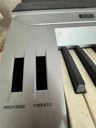 Синтезатор/электронное пианино с динамиками и блоком питания Бишкек