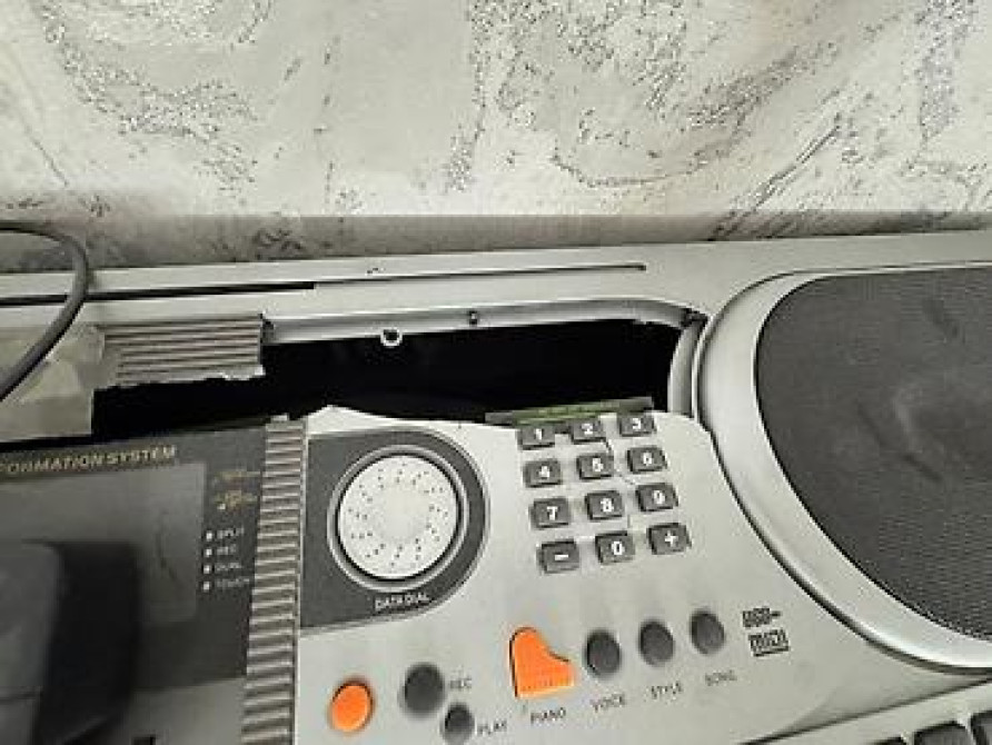 Синтезатор/электронное пианино с динамиками и блоком питания Бишкек - изображение 3