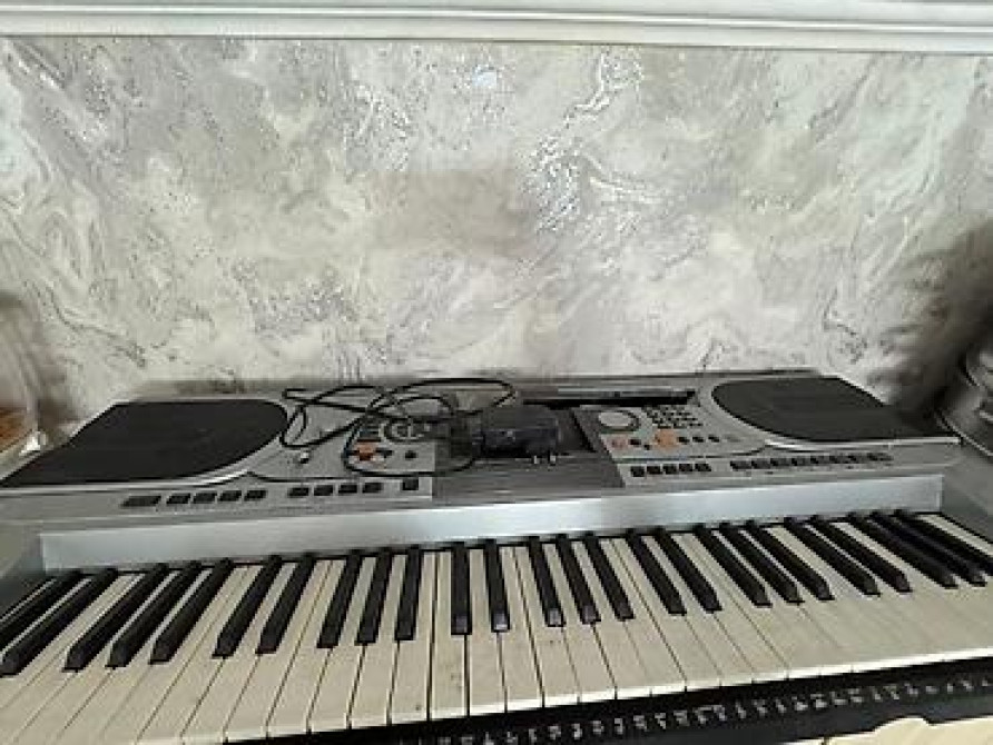 Синтезатор/электронное пианино с динамиками и блоком питания Бишкек - изображение 1