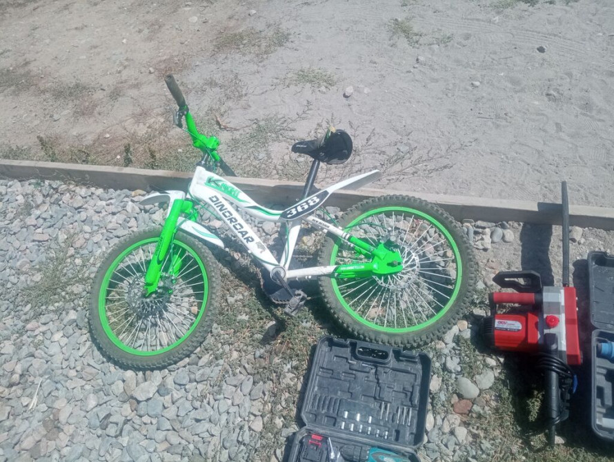 Велосипед DINERCAR с рамой белого цвета, зелеными акцентами и черным Бишкек - изображение 1