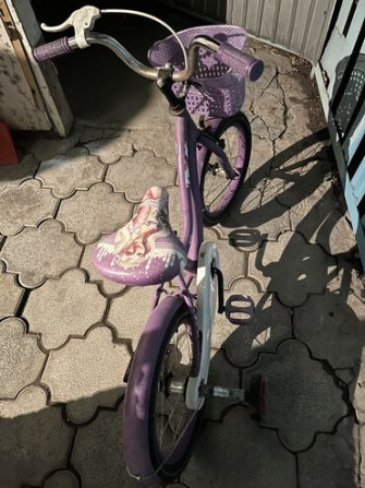 Детский велосипед, 4-колесный, 4 - 6 лет, Для девочки, Б/у Бишкек - изображение 2