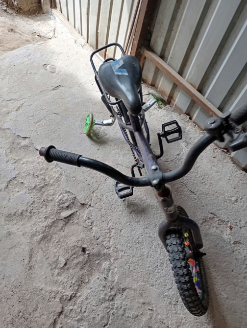 Детский велосипед, 4-колесный, 3 - 4 года, Для мальчика, Б/у Бишкек - изображение 1