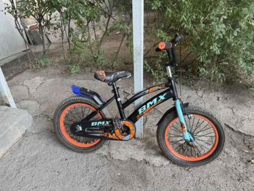 Детский велосипед, 2-колесный, 4 - 6 лет, Для мальчика, Б/у Бишкек - изображение 2