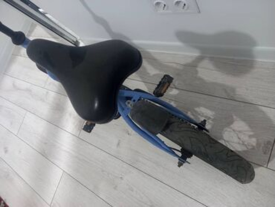 Детский велосипед, 2-колесный, 4 - 6 лет, Для мальчика, Б/у Бишкек - изображение 4