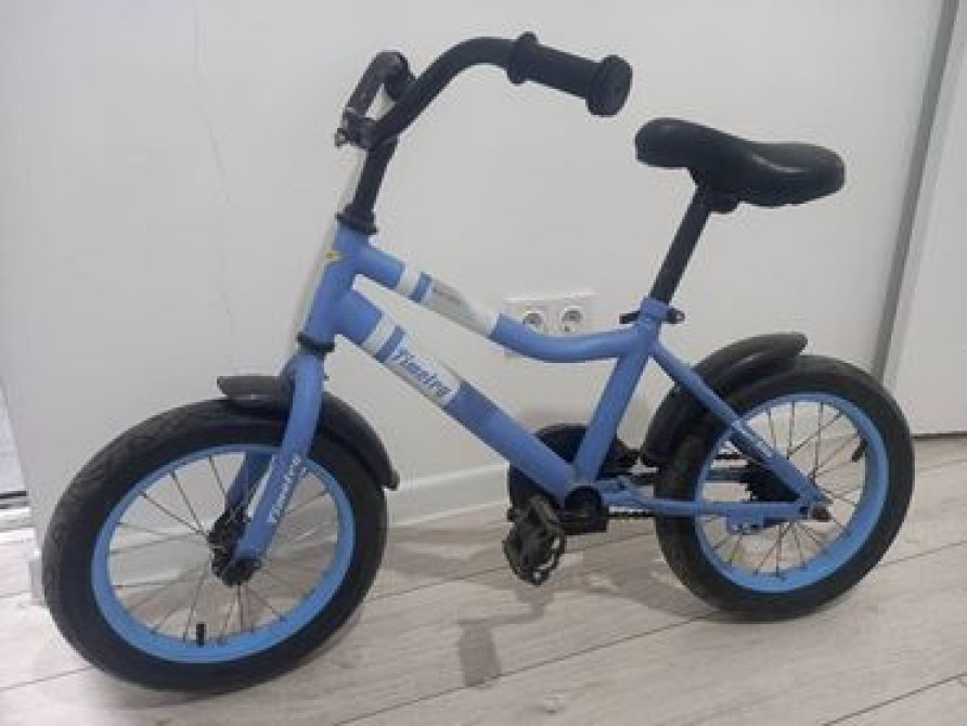 Детский велосипед, 2-колесный, 4 - 6 лет, Для мальчика, Б/у Бишкек - изображение 1