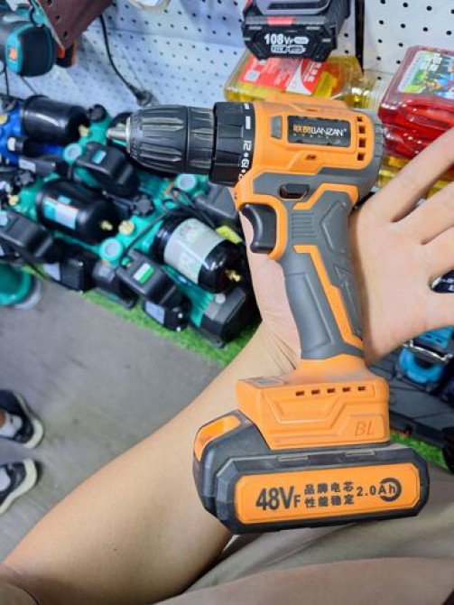 Аккумуляторная дрель-шуруповерт оранжевого и серого цвета с Bishkek - photo 1