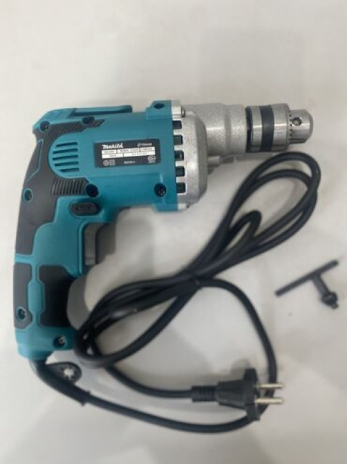 Электродрель Makita в бирюзово-черном корпусе с серебристыми Бишкек - изображение 3