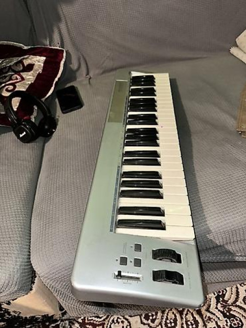 M-Audio Keystation 49e — компактная USB MIDI-клавиатура на 49 Бишкек - изображение 2