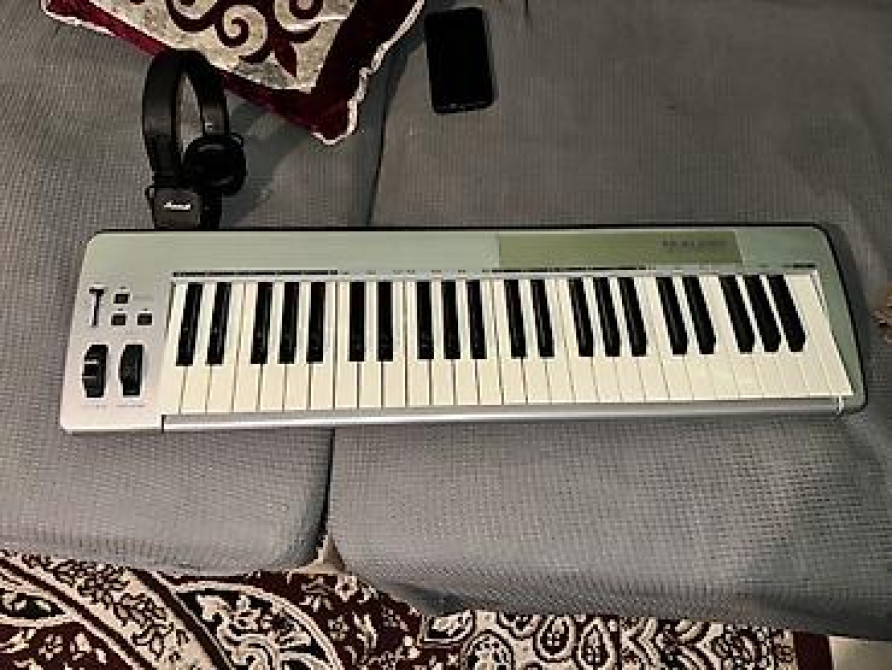 M-Audio Keystation 49e — компактная USB MIDI-клавиатура на 49 Бишкек - изображение 1