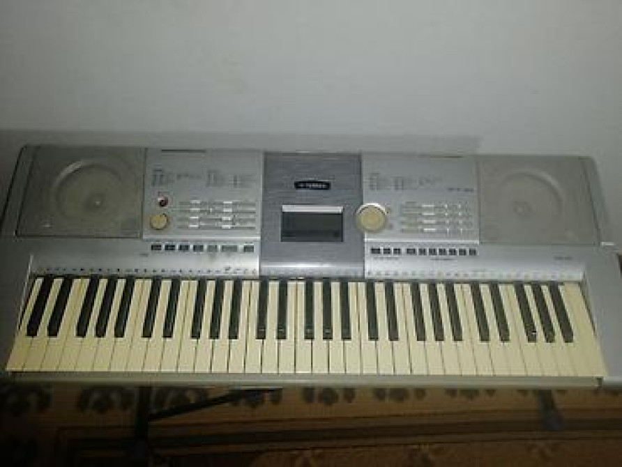 Продаю ПРОФИСИОНАЛЬНЫЙ синтезатор 18 000 окончательно Б/у и НОВОЕ Бишкек - изображение 1