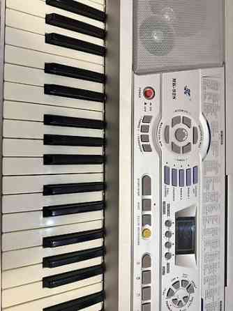 СРОЧНО ПРОДАЮ!!! Синтезатор MK-928 - 61 клавиша с чувствительностью к Бишкек