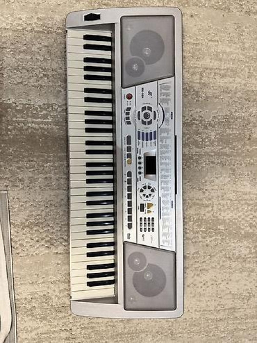 СРОЧНО ПРОДАЮ!!! Синтезатор MK-928 - 61 клавиша с чувствительностью к Бишкек - изображение 1