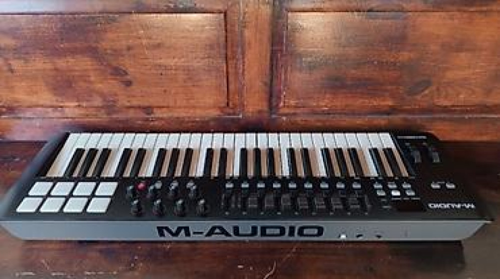 M-Audio Oxygen 49 IV — USB/MIDI контроллер для студийной и концертной Бишкек - изображение 1