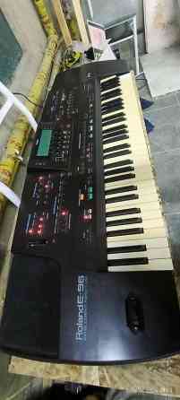 Полностью рабочий. Cинтезатоp Rоlаnd E-96. У инструмента 61 Бишкек