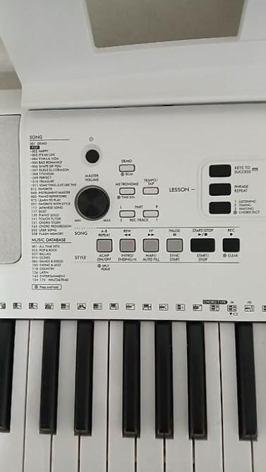 ???? Продаю синтезатор Yamaha EZ-300 Практически новый, пользовалась Бишкек - изображение 3