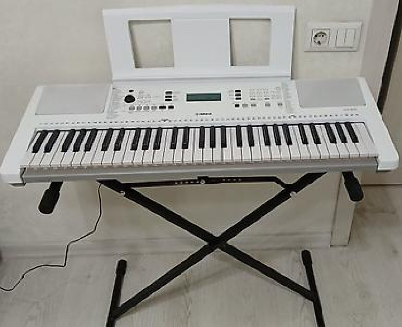 ???? Продаю синтезатор Yamaha EZ-300 Практически новый, пользовалась Бишкек - изображение 1