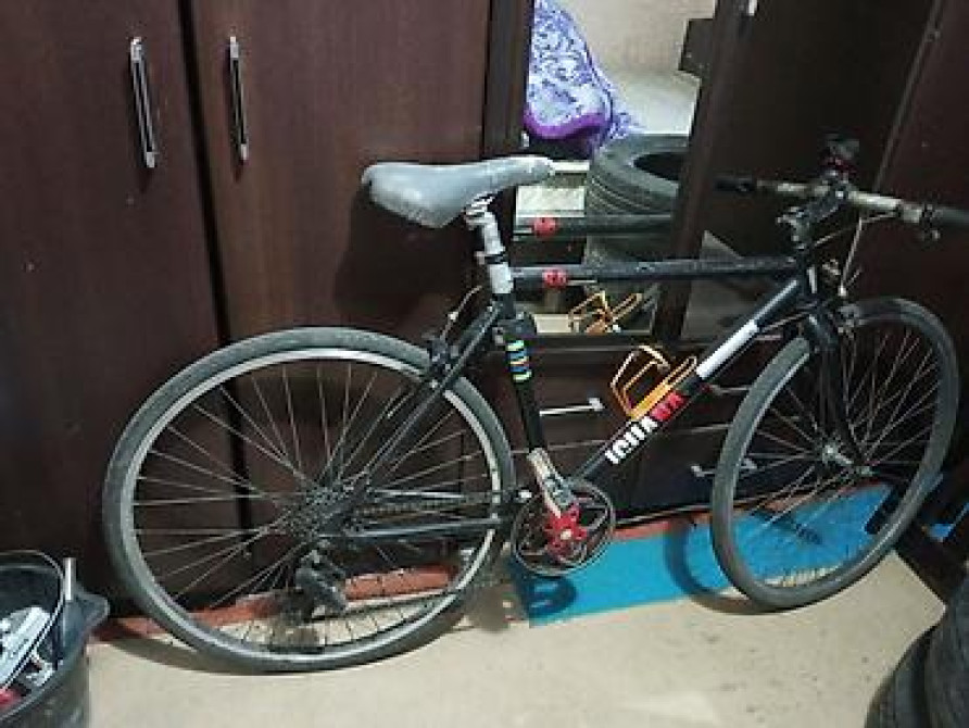 Срочно срочно городской/шоссейный велосипед на узких 28