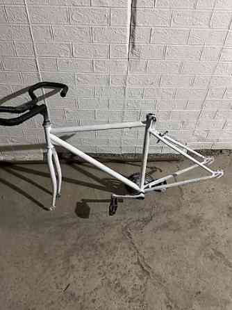 Продаю раму, на шоссейный велосипед. Вместе с кареткой,звездами Бишкек