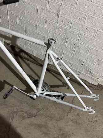 Продаю раму, на шоссейный велосипед. Вместе с кареткой,звездами Бишкек