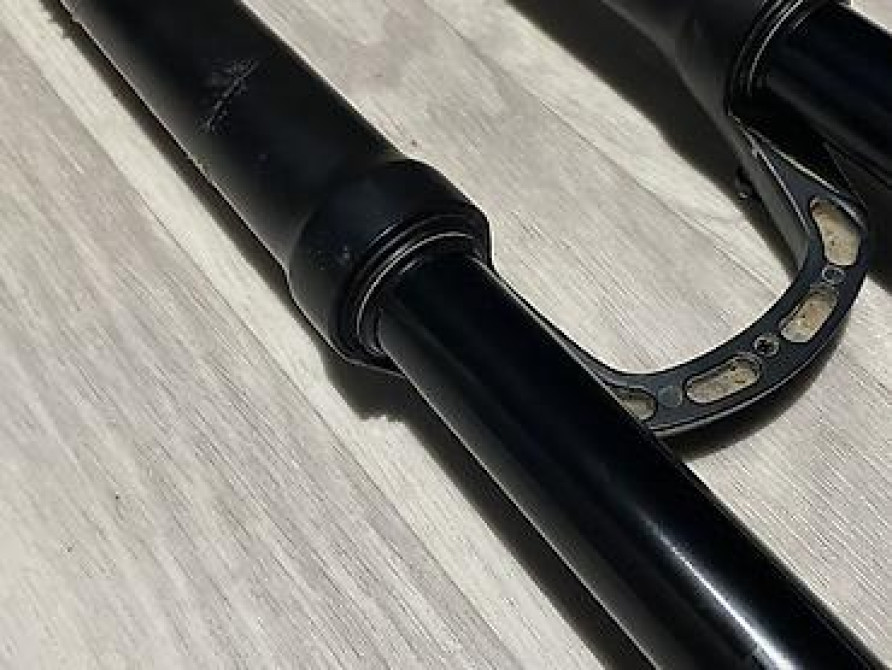 Продаю воздушную вилку Под конус Шток 17.5см Ход 120мм На колесо Бишкек - изображение 3