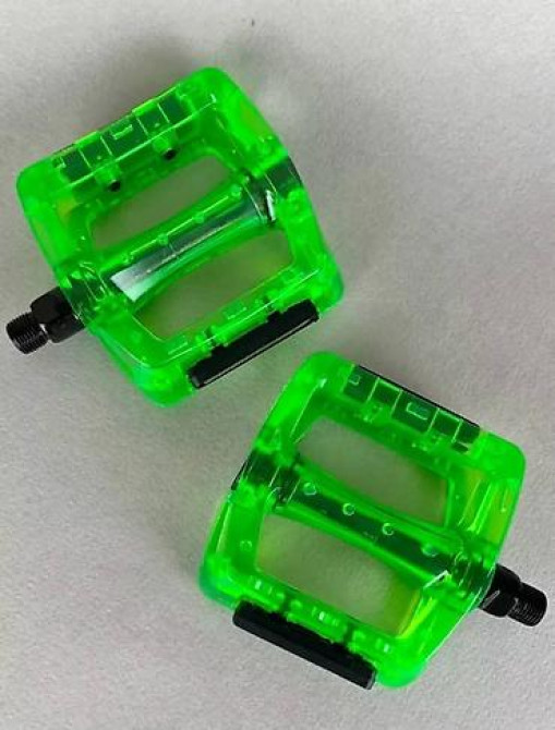 Пара велосипедных педалей ярко-зеленого цвета. Имеют плоскую платформу Бишкек - изображение 1