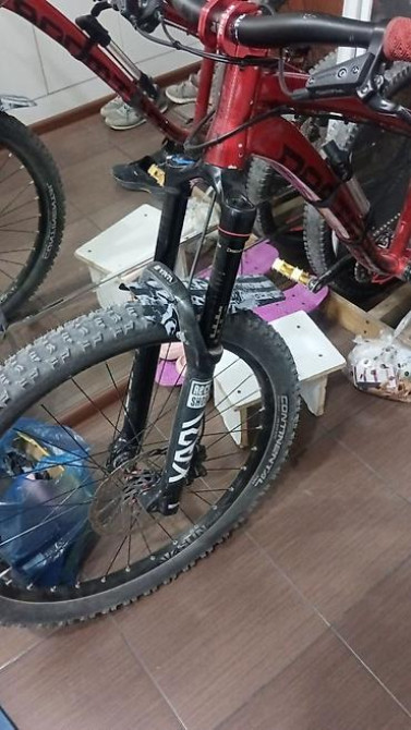 Срочно продам вилку Rockshox yari(rc)2021 27.5(можно попробовать 29) Бишкек - изображение 3