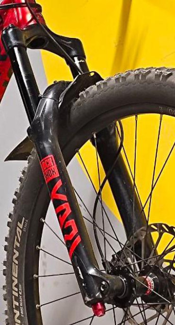 Срочно продам вилку Rockshox yari(rc)2021 27.5(можно попробовать 29) Бишкек - изображение 1