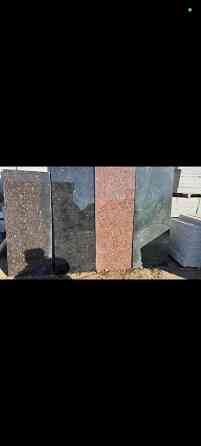 Плиты из натурального гранита различных оттенков, включая красный Бишкек