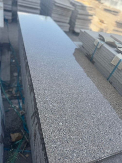 Полированная гранитная плита коричневого цвета с мелкозернистой Бишкек - изображение 1