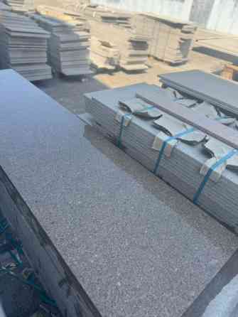 Гранитные плиты коричневого цвета, предназначенные для облицовки и Бишкек