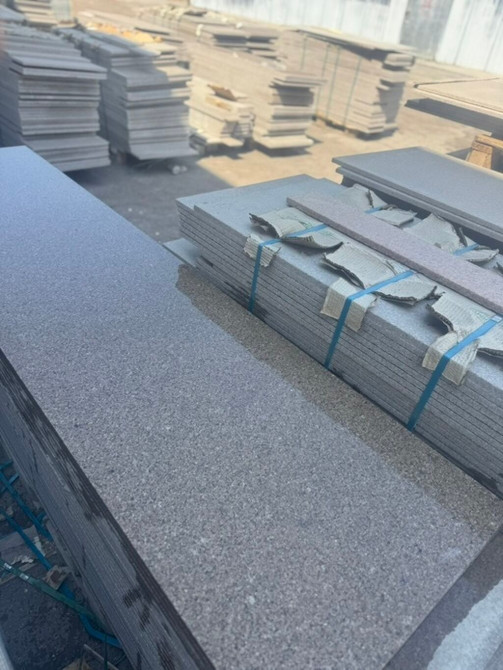 Гранитные плиты коричневого цвета, предназначенные для облицовки и Бишкек - изображение 1