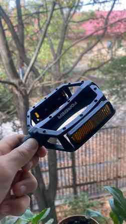 Новые педали для велосипеда ( свето отражатели снимаются ) Бишкек