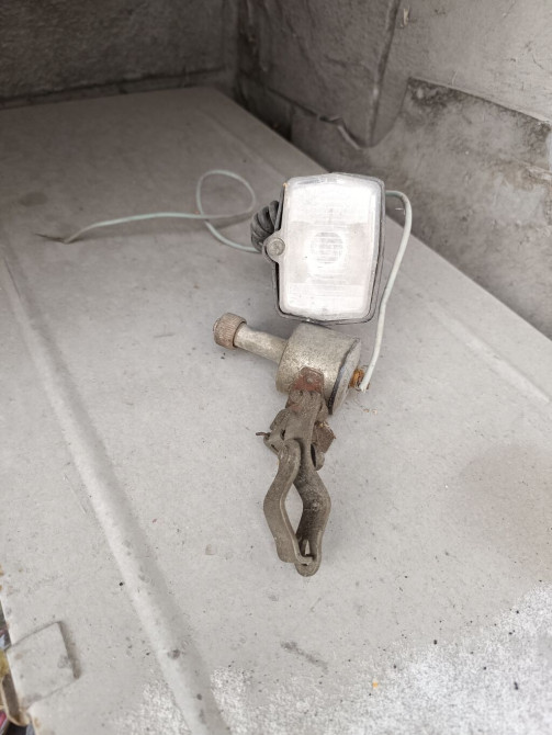 Продам магнето с фарой Советская б/у не знаю работает не работает 350 Бишкек - изображение 1