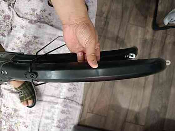 Крыло почти новое, мягкий пластик. -500 сом. Задний аморт -200 Бишкек